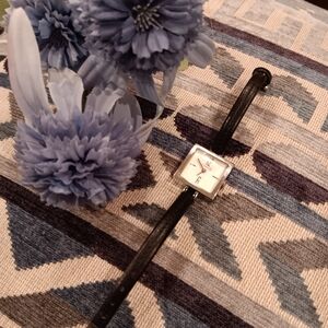 Very Pretty Coach Women's Watch With Leather Strap.